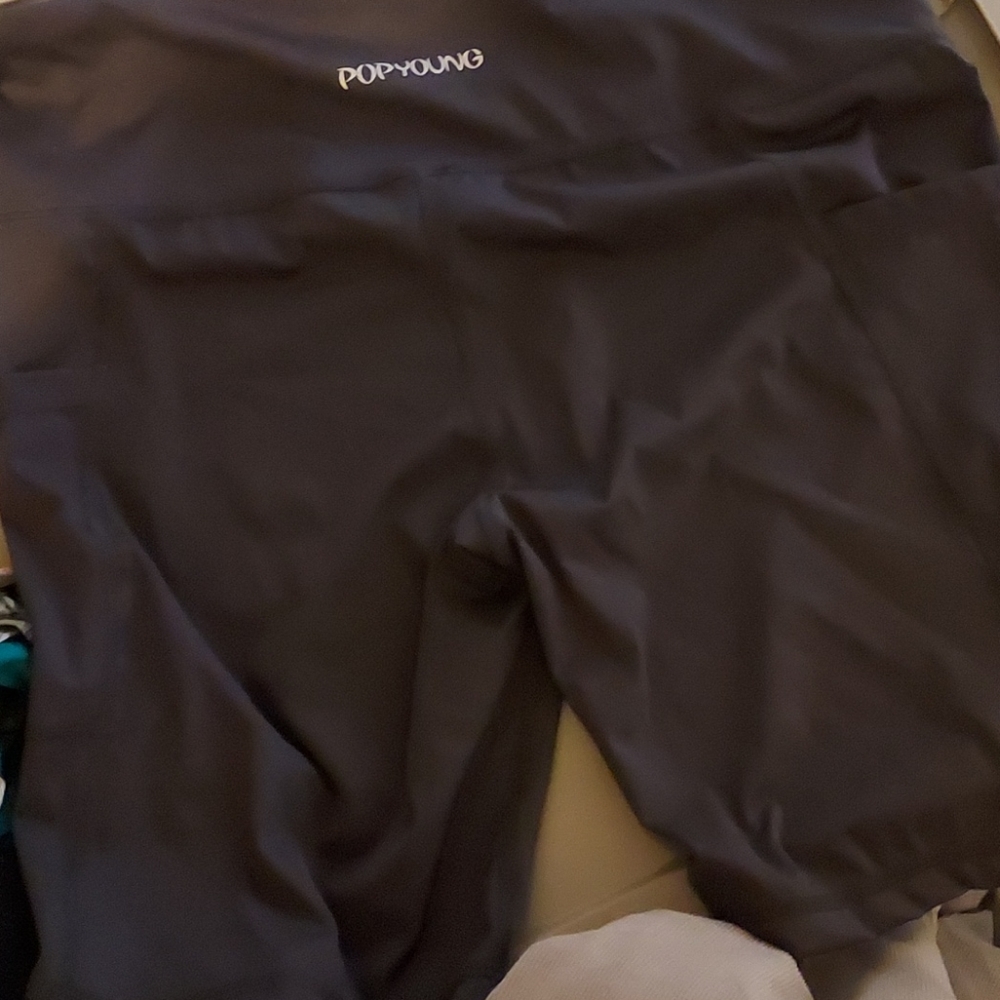 Is popyoung capris m new without tags.